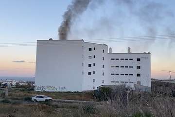 Nuevo incendio en el edificio abandonado de la urbanización de Arauz (Telde)/TA.